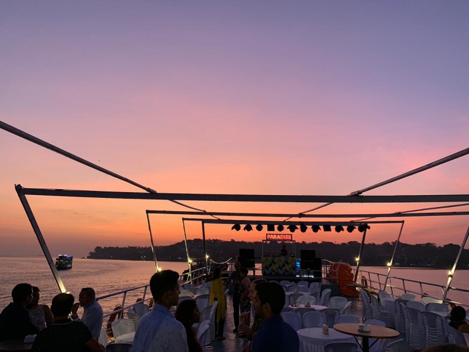 cruise party in goa